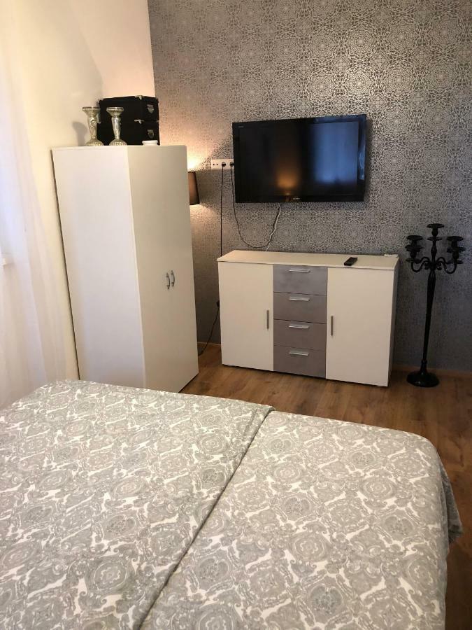 Modernes Und Gemuetliches Appartment Mit Terrasse, Stadtnah ราเวนส์บวร์ก ภายนอก รูปภาพ