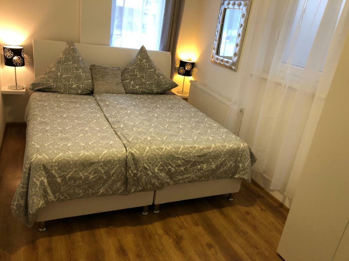 Modernes Und Gemuetliches Appartment Mit Terrasse, Stadtnah ราเวนส์บวร์ก ภายนอก รูปภาพ