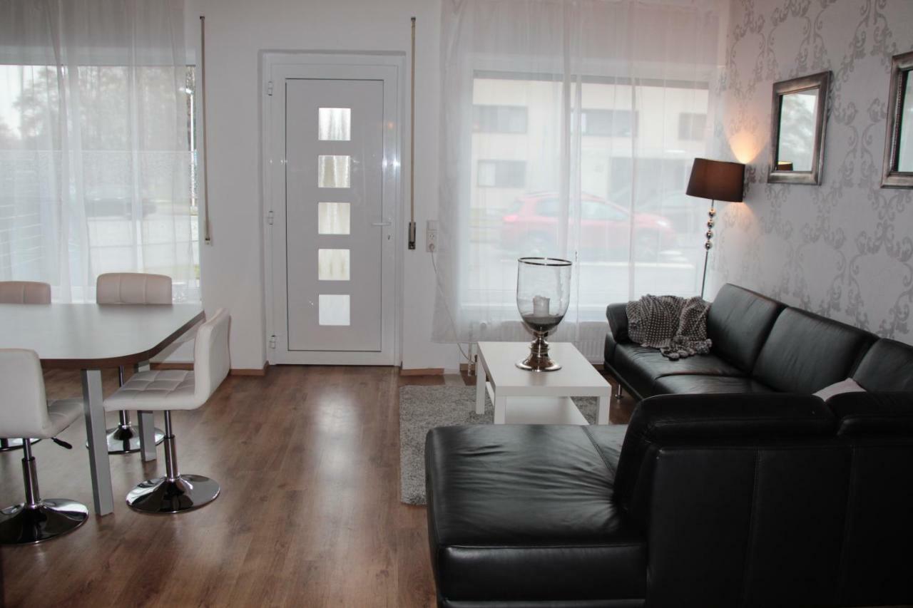 Modernes Und Gemuetliches Appartment Mit Terrasse, Stadtnah ราเวนส์บวร์ก ภายนอก รูปภาพ