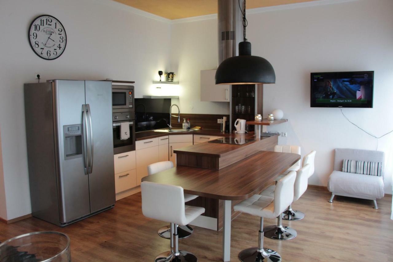 Modernes Und Gemuetliches Appartment Mit Terrasse, Stadtnah ราเวนส์บวร์ก ภายนอก รูปภาพ
