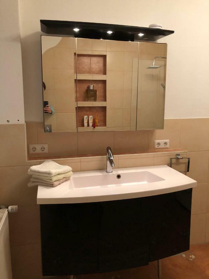 Modernes Und Gemuetliches Appartment Mit Terrasse, Stadtnah ราเวนส์บวร์ก ภายนอก รูปภาพ