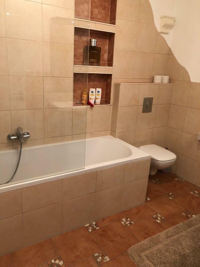 Modernes Und Gemuetliches Appartment Mit Terrasse, Stadtnah ราเวนส์บวร์ก ภายนอก รูปภาพ