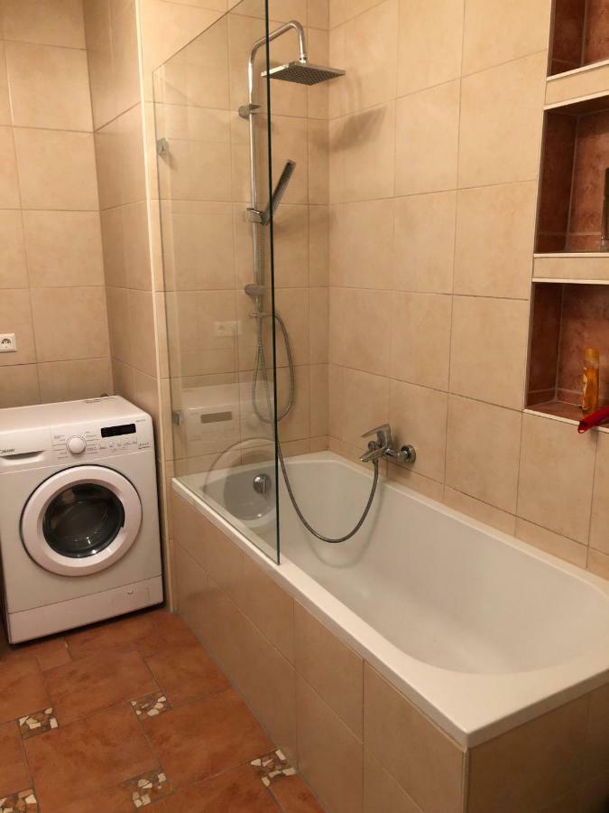 Modernes Und Gemuetliches Appartment Mit Terrasse, Stadtnah ราเวนส์บวร์ก ภายนอก รูปภาพ
